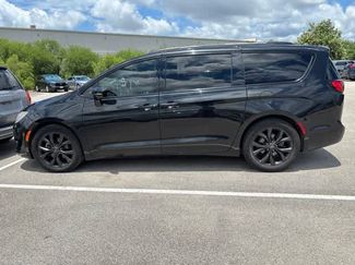 Used 2019 Chrysler Pacifica Limited w/ Advanced Safetytec Group FWD video 2