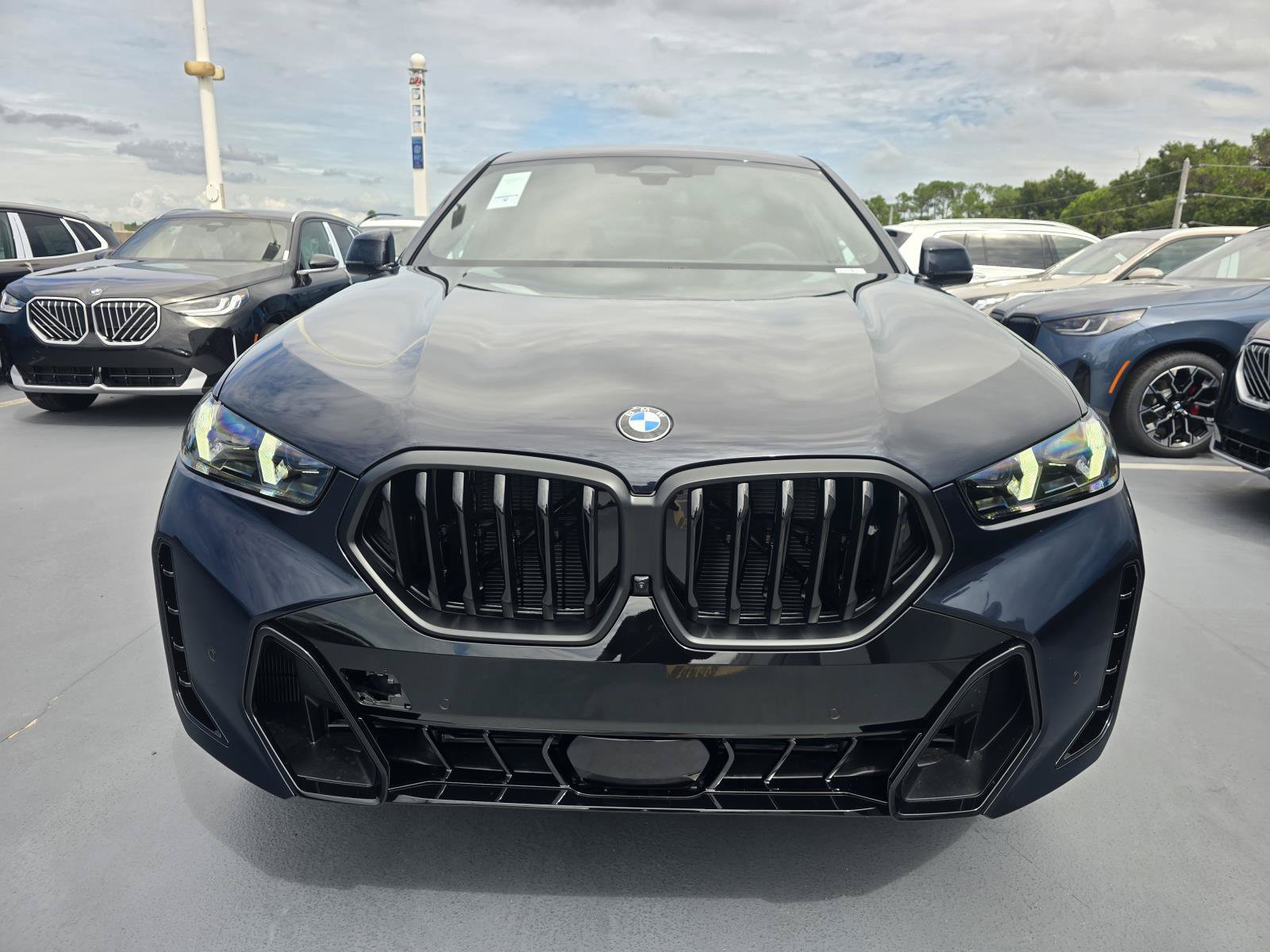 New 2027 BMW X6 xDrive40i w/ Climate Comfort Package AWD/4WD image 2