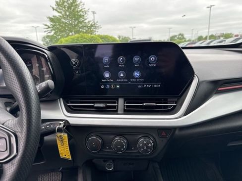 Used 2025 Chevrolet Trax RS w/ Driver Confidence Package FWD image 21