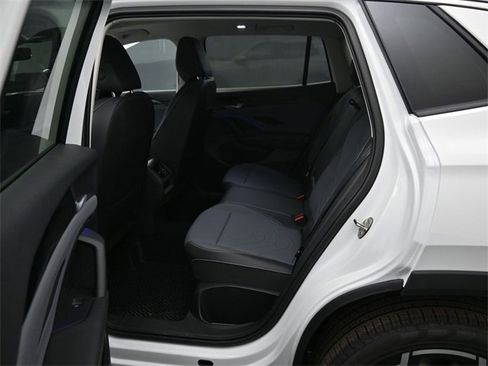 New 2026 Volkswagen Tiguan SE image 11