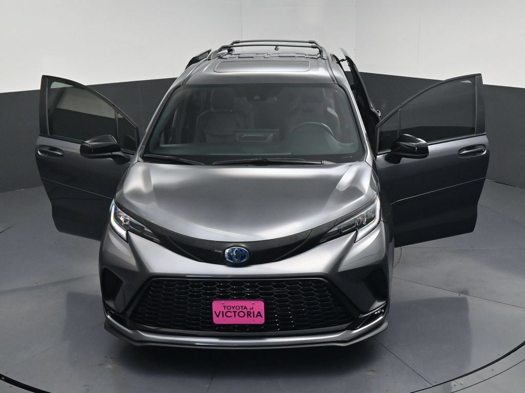 Used 2025 Toyota Sienna XSE w/ XSE Plus Package FWD image 25