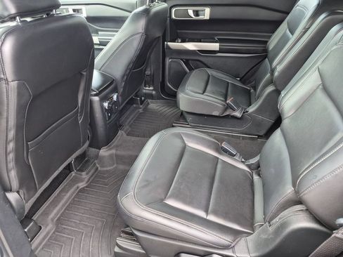 Used 2022 Ford Explorer XLT w/ Equipment Group 202A RWD image 17