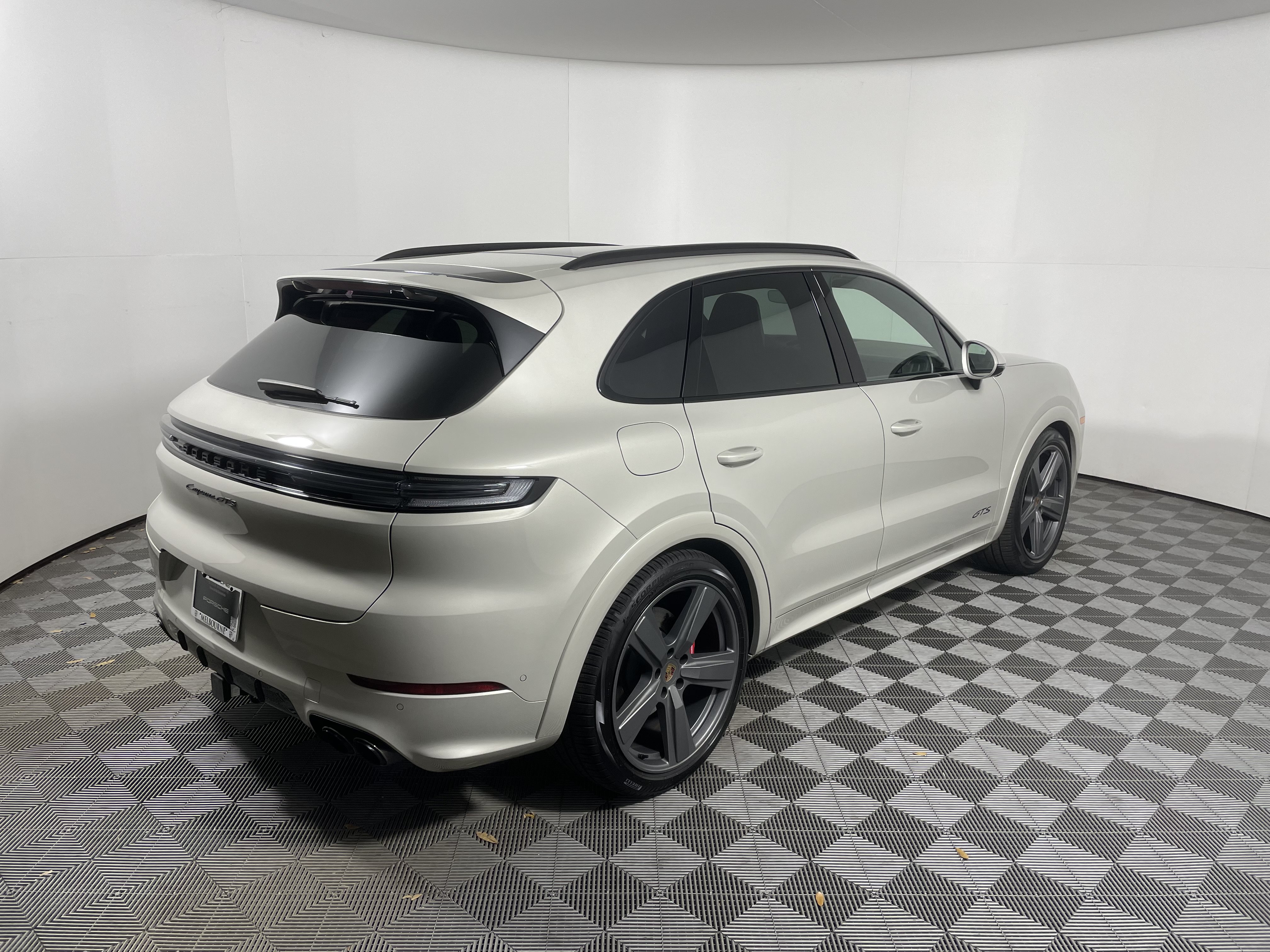 Used 2025 Porsche Cayenne GTS AWD/4WD image 7