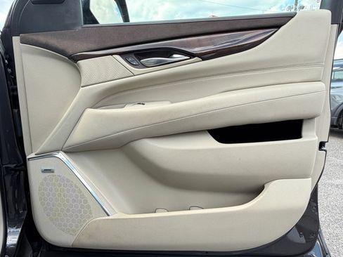 Used 2017 Cadillac Escalade Luxury AWD/4WD image 62