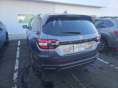 Used 2023 Honda Pilot LX image 3
