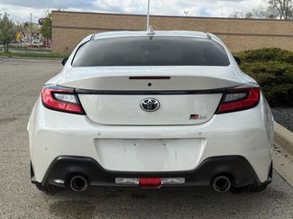 Used 2024 Toyota GR86 RWD video 3