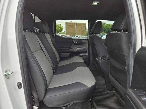 Certified 2022 Toyota Tacoma TRD Off-Road AWD/4WD image 15