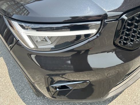 Certified 2025 Volvo XC40 B5 Plus image 8