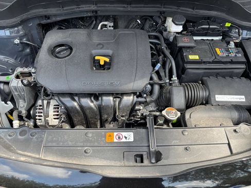 Used 2025 Kia Soul LX w/ LX Technology Package FWD image 30