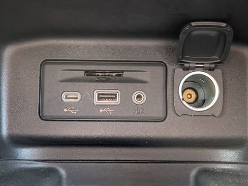 Used 2020 Chevrolet Equinox Premier image 31