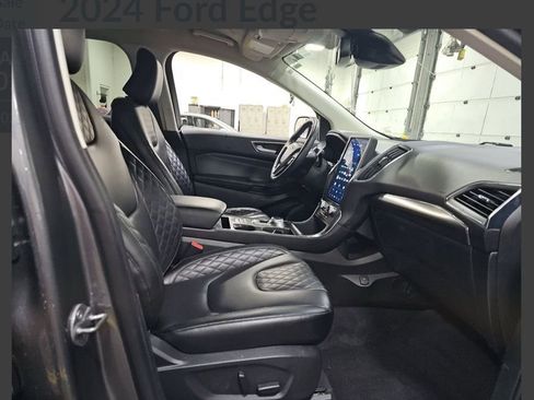 Used 2024 Ford Edge Titanium image 12