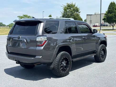 Used 2018 Toyota 4Runner SR5 AWD/4WD image 8