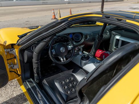 Used 2005 Ford GT RWD image 3