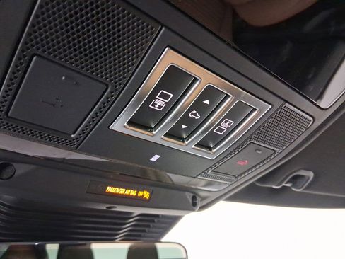 New 2025 Land Rover Discovery Dynamic SE image 28