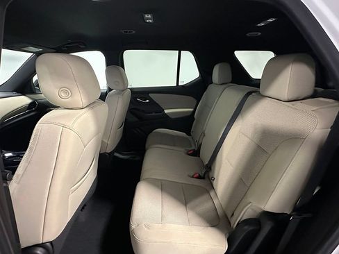 Used 2023 Chevrolet Traverse LS FWD image 17