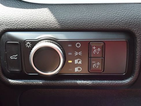 Used 2023 Ford Explorer XLT AWD/4WD image 18