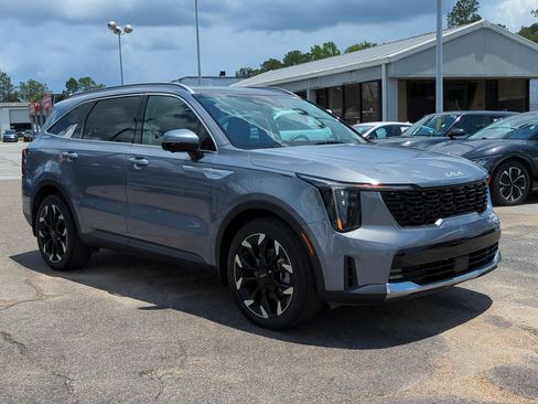 Certified 2025 Kia Sorento SX FWD image 3