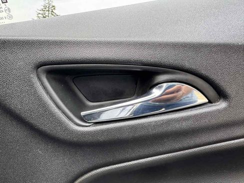 Used 2018 Chevrolet Equinox LT FWD image 38