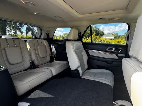 Used 2018 Ford Explorer Platinum image 16