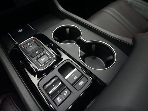 Used 2025 Honda Pilot Black Edition image 18