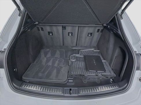 Certified 2021 Porsche Macan AWD/4WD image 28