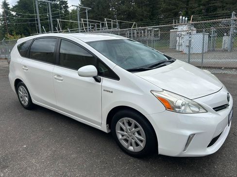 Used 2013 Toyota Prius V Three FWD image 3