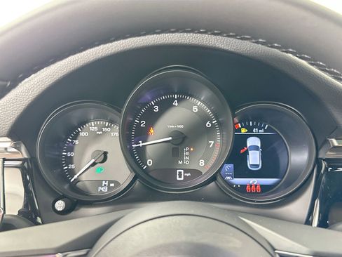 Certified 2026 Porsche Macan image 19