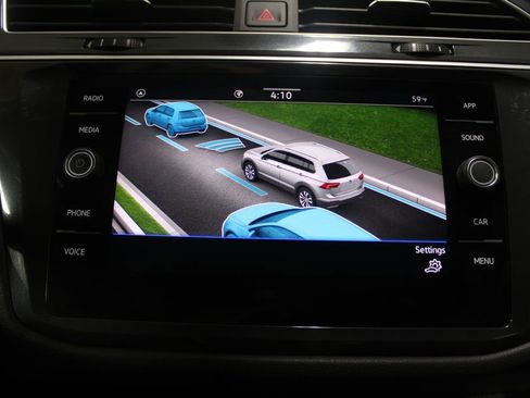 Used 2024 Volkswagen Tiguan SE image 48