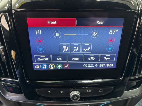 Used 2023 Chevrolet Traverse LT image 22