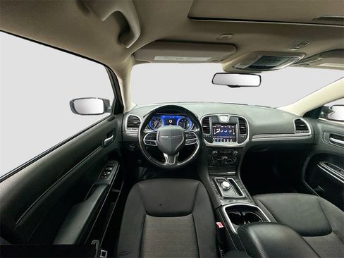 Used 2021 Chrysler 300 Touring w/ Driver Convenience Group image 21