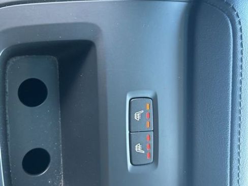 Used 2023 Volvo XC60 B5 Plus image 29