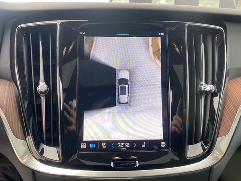 Used 2025 Volvo V60 B5 Cross Country Plus image 40