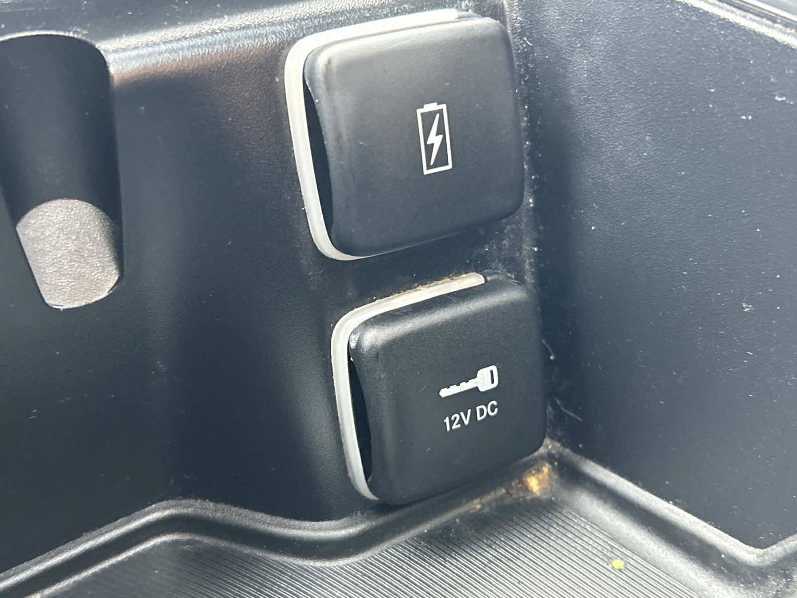Used 2023 Chrysler Pacifica Limited FWD image 31