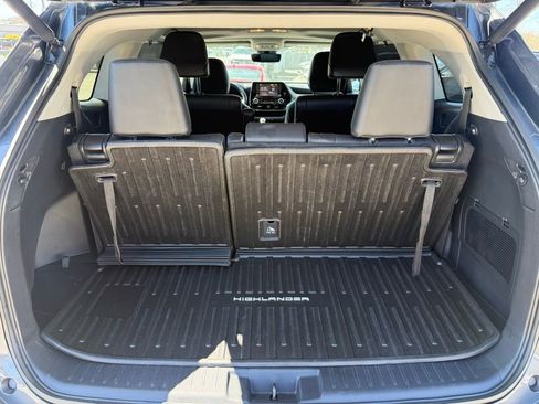 Used 2020 Toyota Highlander XLE AWD/4WD image 24