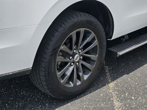 Used 2021 Ford Expedition Limited image 9