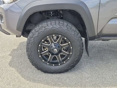 Used 2019 Toyota Tacoma TRD Off-Road AWD/4WD image 20