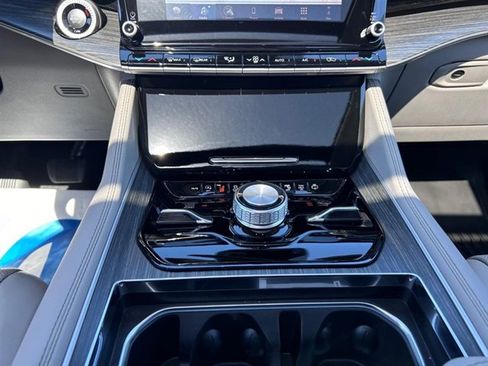 Used 2024 Jeep Wagoneer Series II w/ Convenience Group I image 21