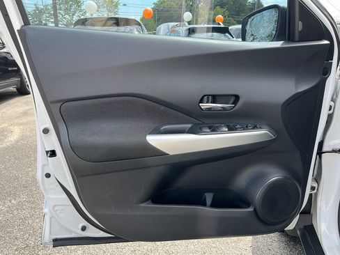 Used 2020 Nissan Kicks SV FWD image 14