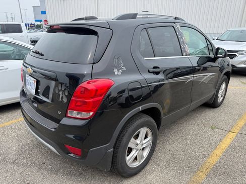 Used 2017 Chevrolet Trax LT AWD/4WD image 2