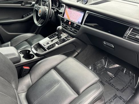 Used 2024 Porsche Macan AWD/4WD image 32