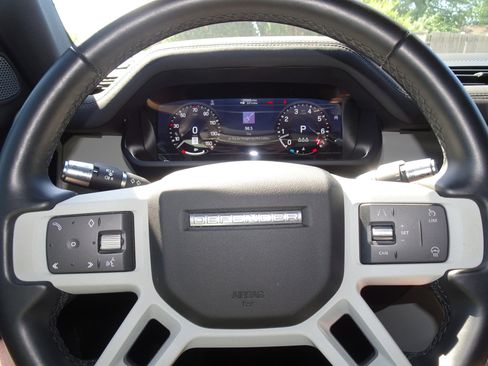 Used 2022 Land Rover Defender 110 SE AWD/4WD image 32