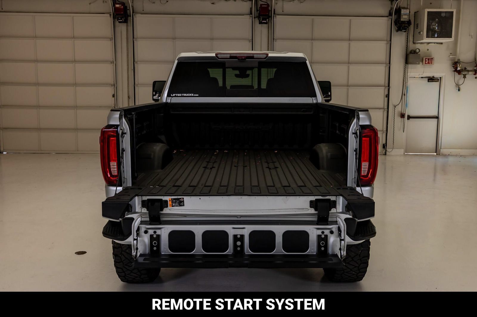 Used 2023 GMC Sierra 2500 Denali w/ Denali Ultimate Package AWD/4WD image 8