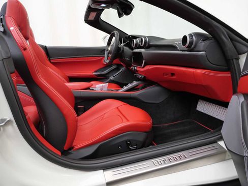 Certified 2022 Ferrari Portofino M RWD image 16