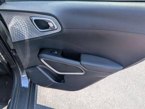 Used 2025 Kia Soul LX FWD image 27