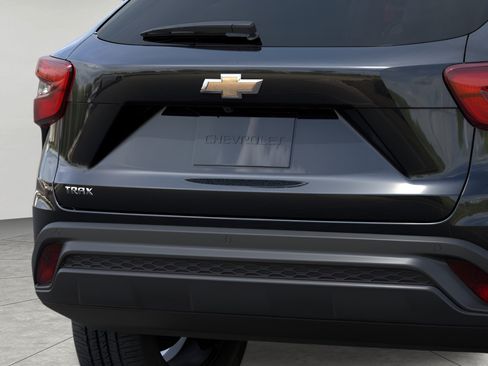 New 2026 Chevrolet Trax LS w/ LS Convenience Package FWD image 14