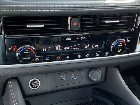 Used 2022 Nissan Rogue SL image 18