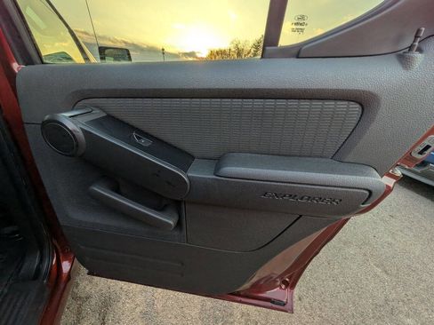 Used 2010 Ford Explorer Sport Trac XLT image 28