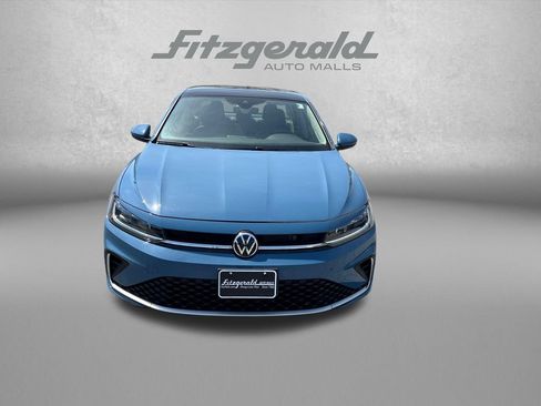 Used 2025 Volkswagen Jetta SE FWD image 9