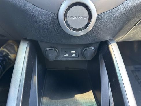 Used 2017 Hyundai Veloster FWD image 14