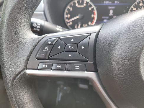 Used 2025 Nissan Altima 2.5 SV FWD image 28
